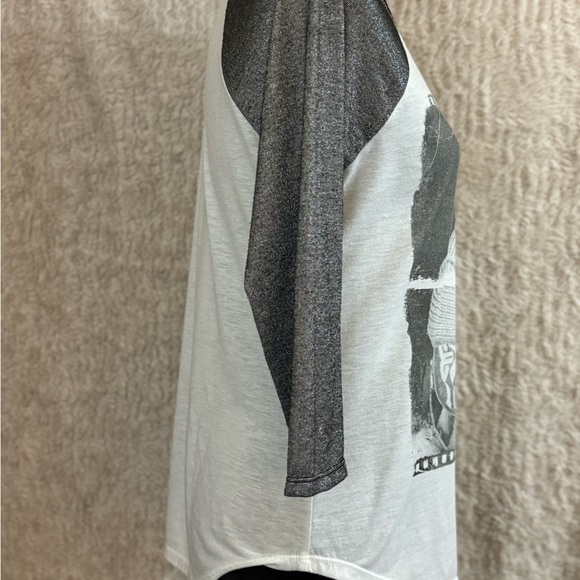 Cute Marilyn Monroe Top..Gray and white three quarter inch sleeves .Sz Medium - Picture 4 of 7